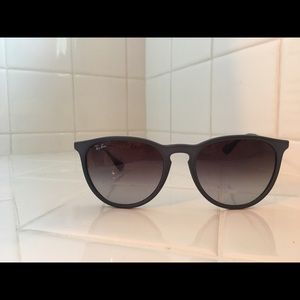 Ray Ban navy Erika glasses! 😎