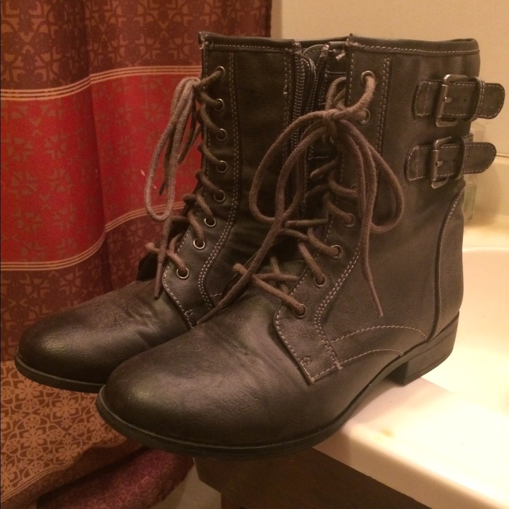 Buckle boots - Picture 3 of 5