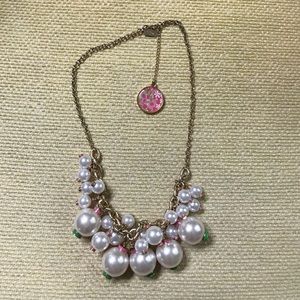 Lilly pearl necklace