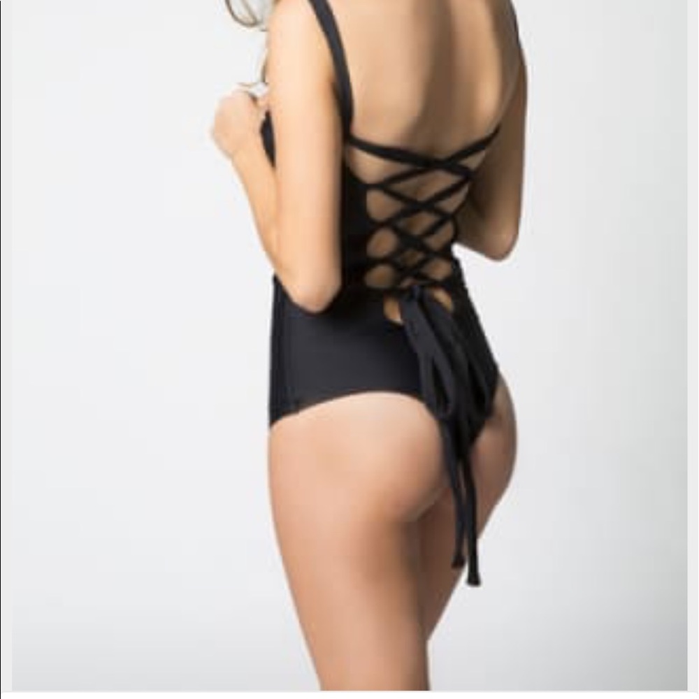 Tori pravers perfect black bikini