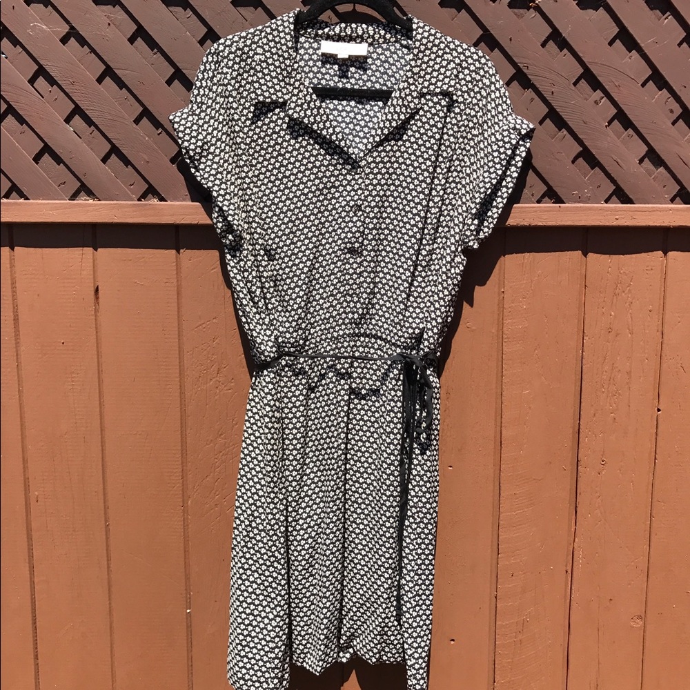 Black and white flower short sleeve dress