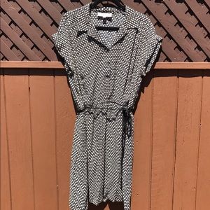 Black and white flower short sleeve dress