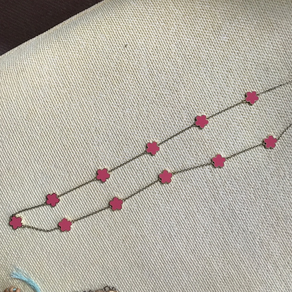 Fornash flower necklace