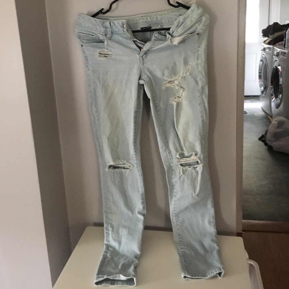 Ripped light wash american eagle jeans