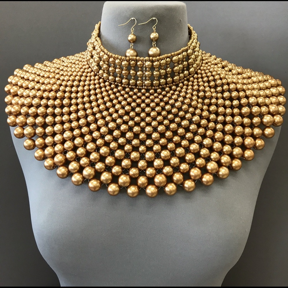 Statement piece Pearl bib necklace (3 colors)