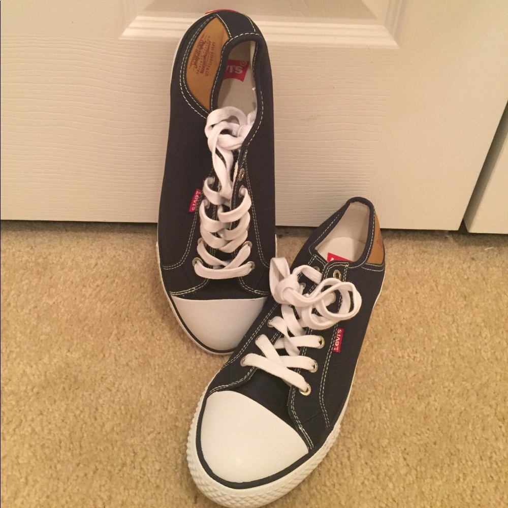 Black Levi's converse shoes