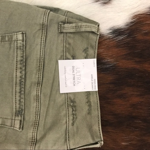N-W-T Army Green Skinny Jean - Picture 3 of 5