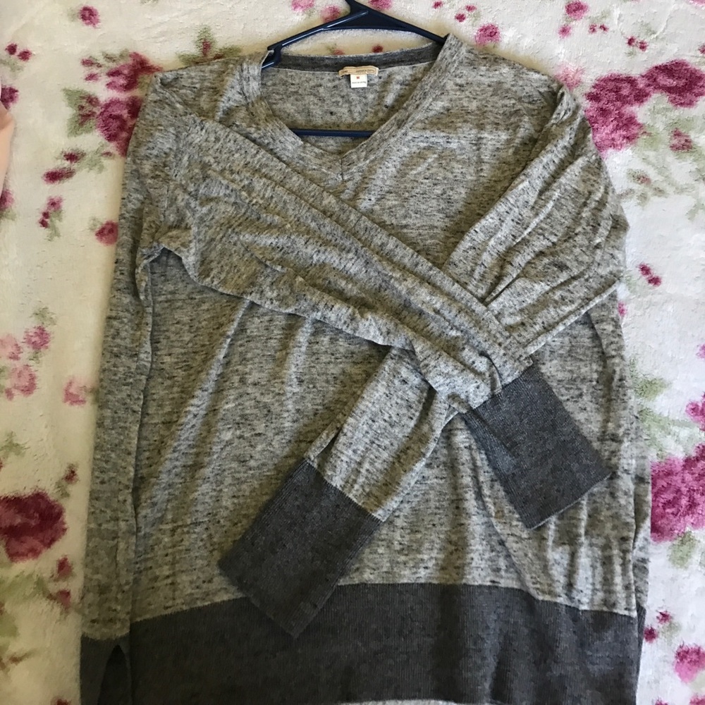 Gap vneck sweater