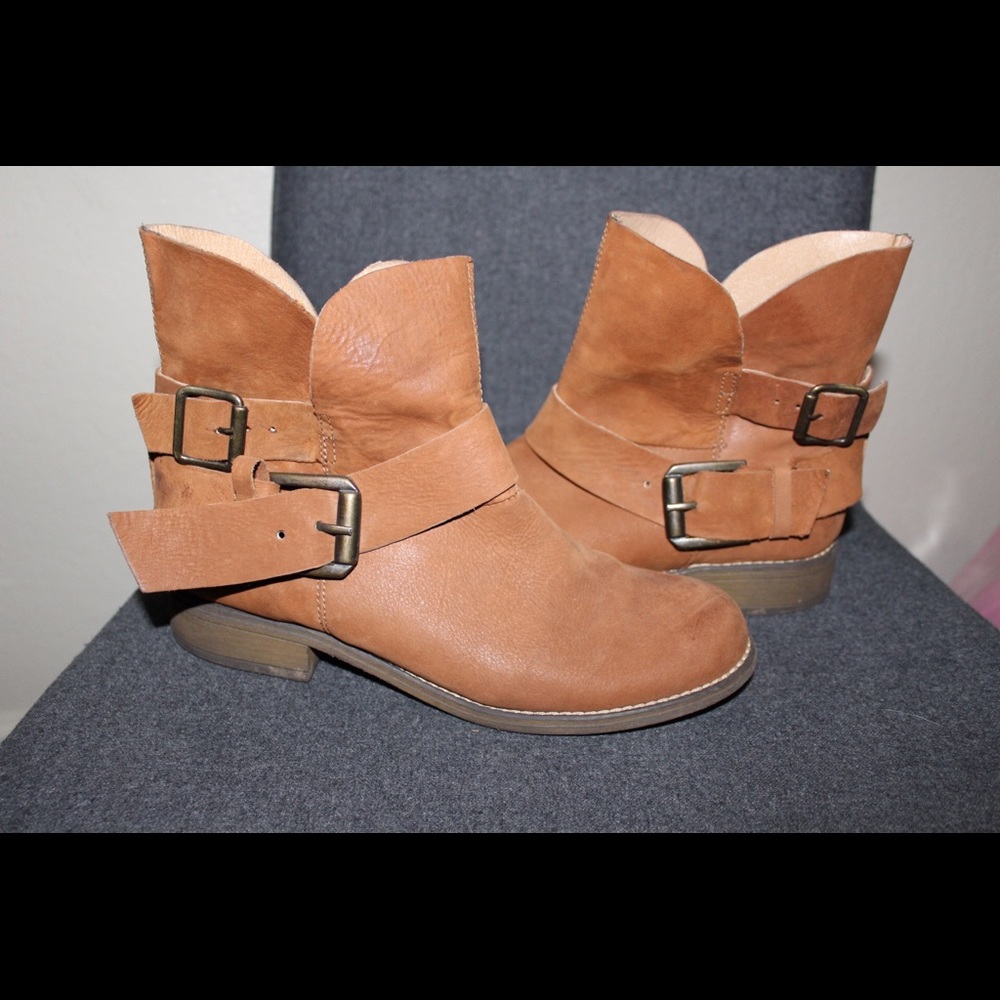 STEVE MADDEN, brown ankle booties