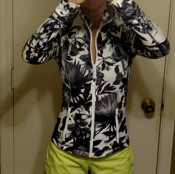 TRADE Lululemon Fome Jacket in Brisk Bloom - Picture 3 of 3
