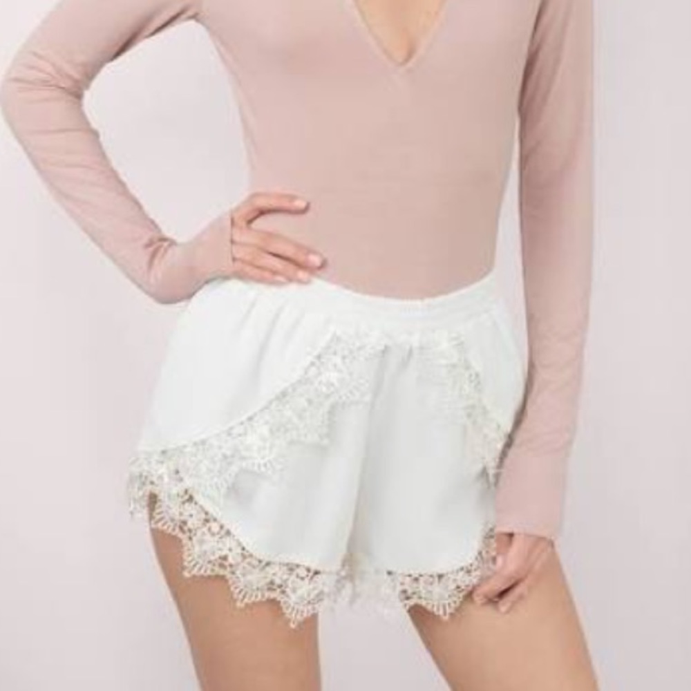Tobi white lace crotchet trim flowy shorts