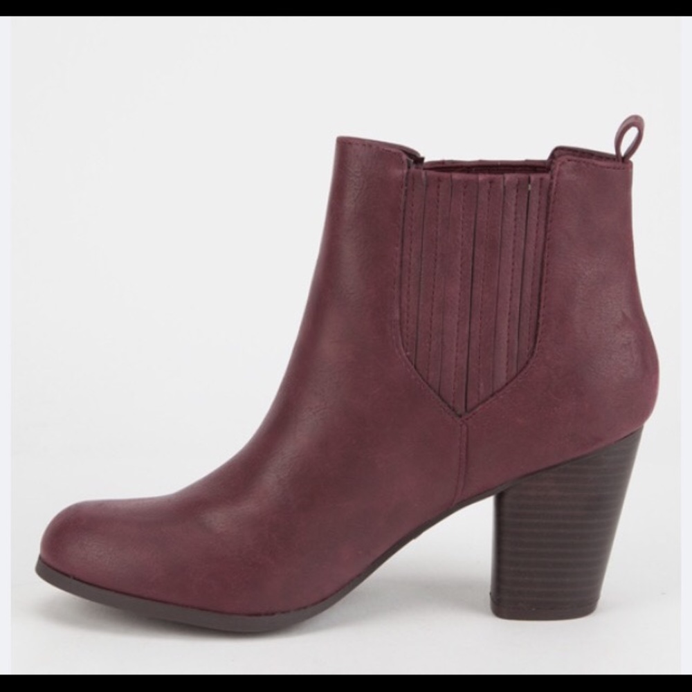 Madden Girl Davinna Boots Sz 9