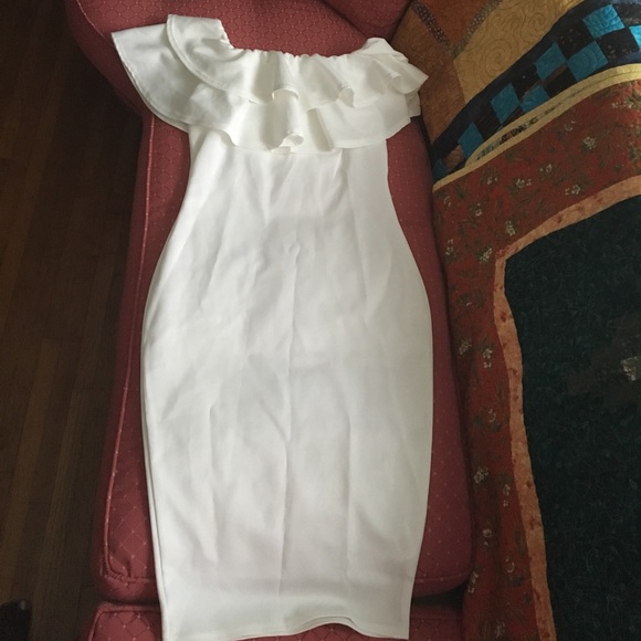 Off shoulder white dress - Picture 2 of 2