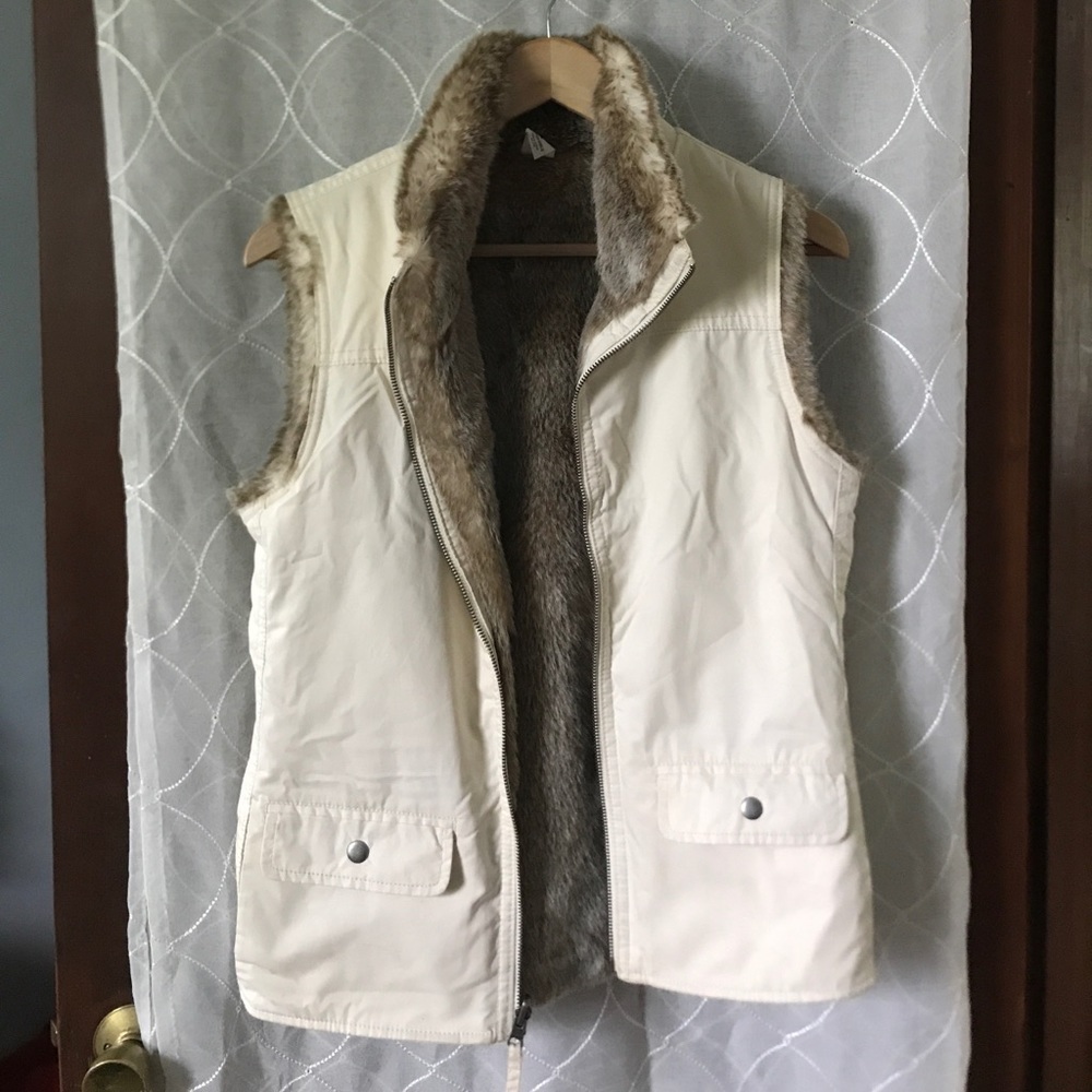Gap reversible vest