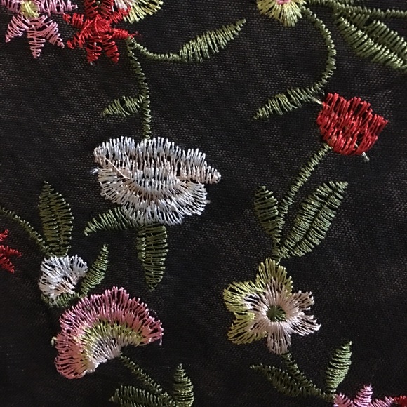 LF sheer floral crop - Picture 2 of 3