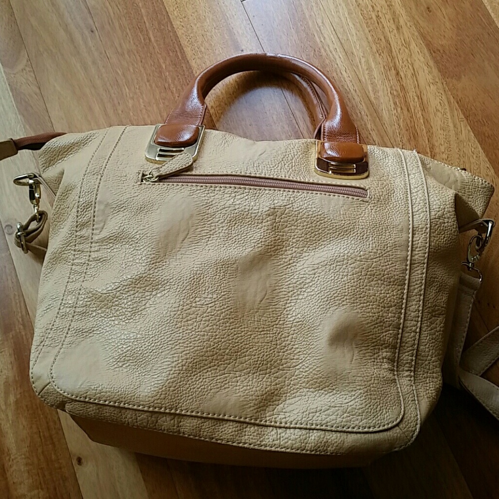 SOLD  MADDEN HANDBAG CROSSBODY BAG PURSE - Picture 2 of 8