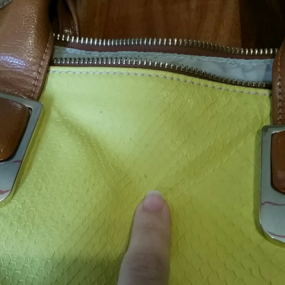 SOLD  MADDEN HANDBAG CROSSBODY BAG PURSE - Picture 4 of 8