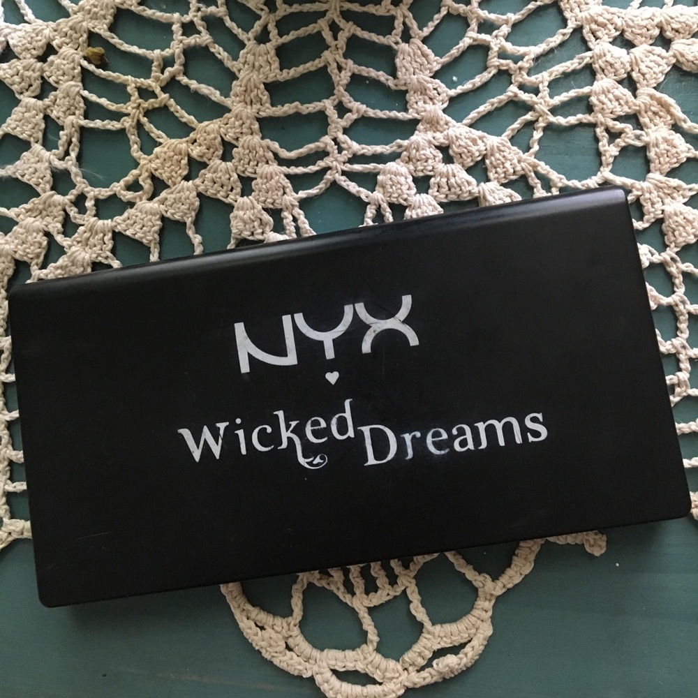 NYX Wicked Dream Eye Shadow Pallet