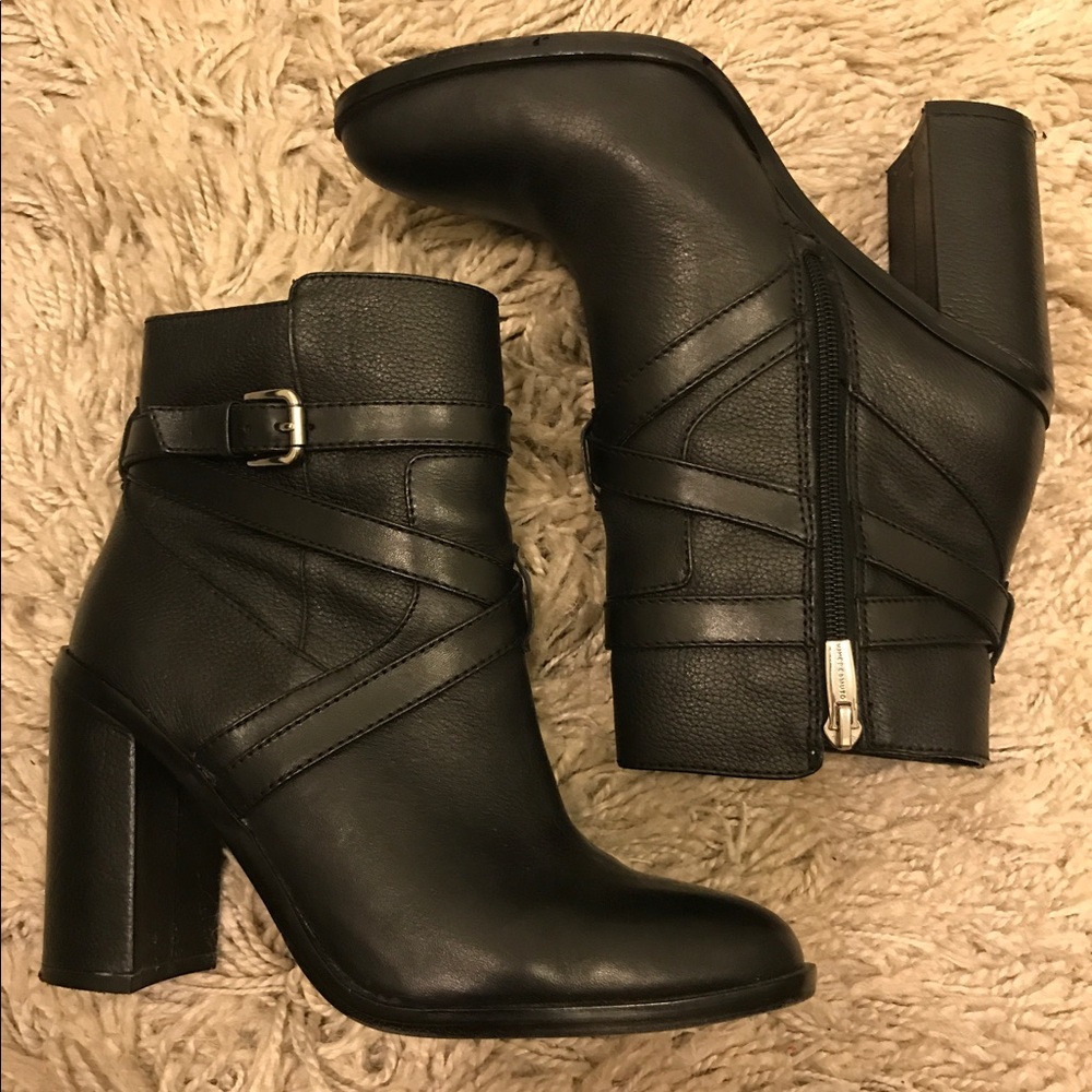 *Only worn once* 9 Vince Camuto Black Boots!!