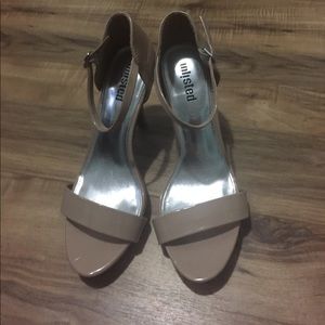 super cute nude strappy heels