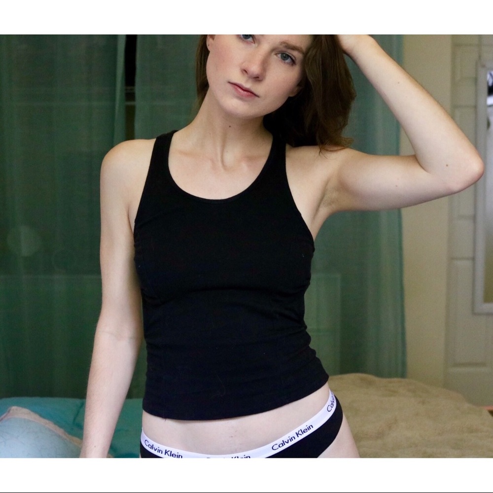 Nollie black raser back tank top