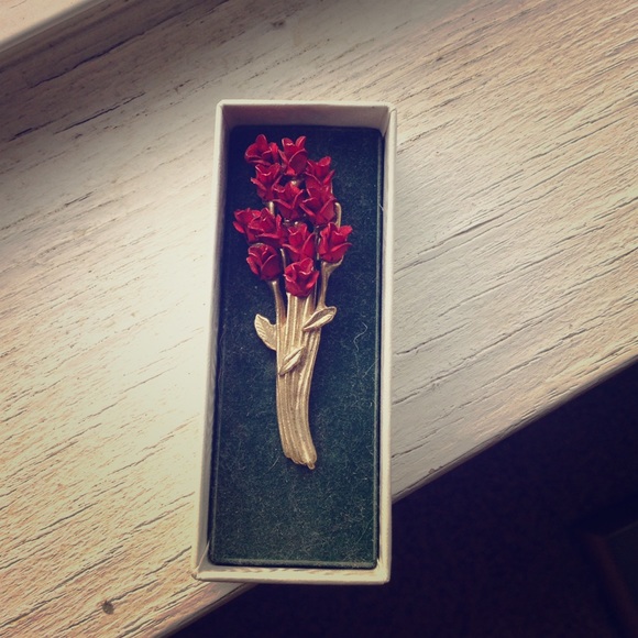 Jewelry - Gold and Red Rose Pin