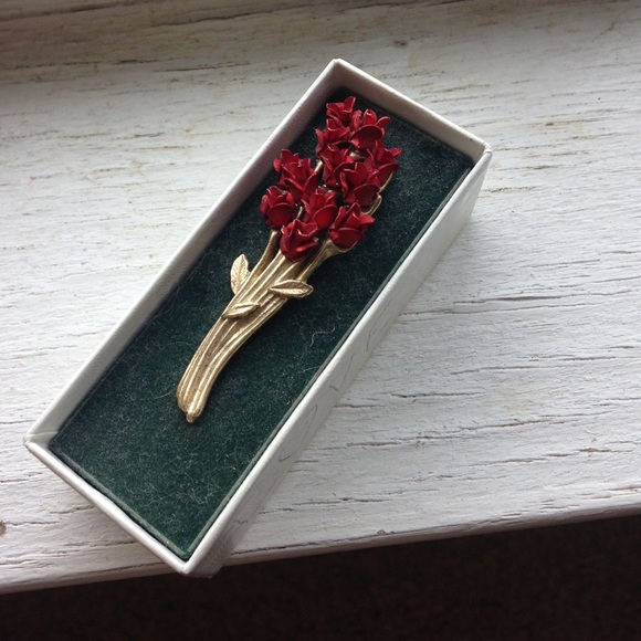 Gold and Red Rose Pin - Picture 4 of 4