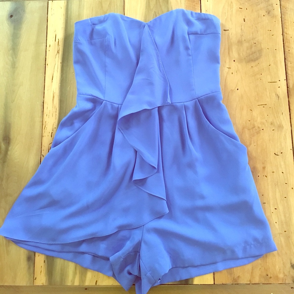 Blue strapless romper with pockets