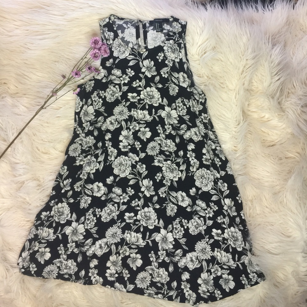 FOREVER 21-Black & White Floral Print Dress 💖