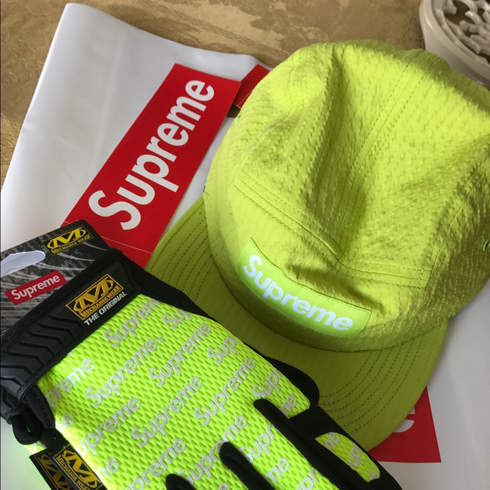 Seer sucker cap and utility gloves