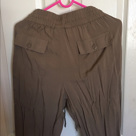 Army like, baggy khaki capri/pants - Picture 4 of 4