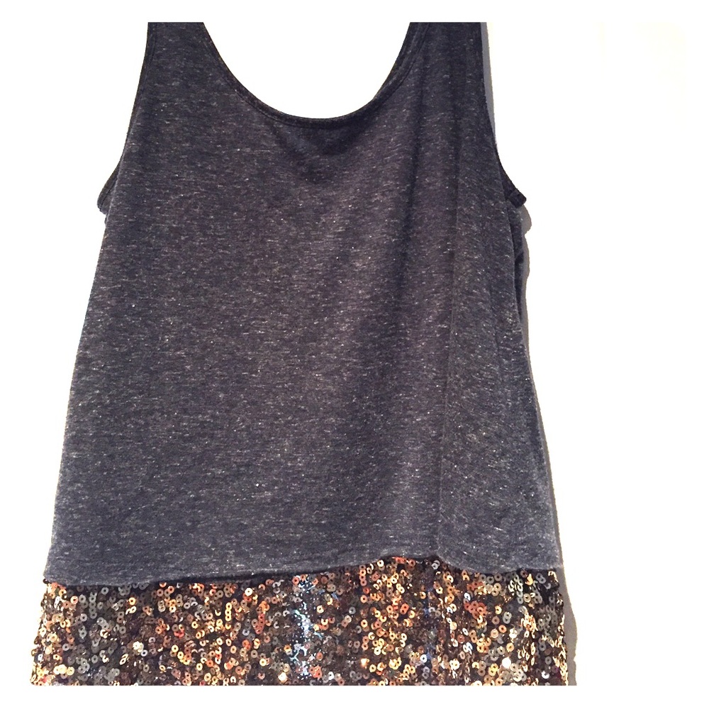 Gray and gold super cute swing top by Mudd