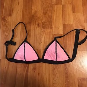 PINK TRIANGL SWIM BIKINI TOP (SIZE SMALL)