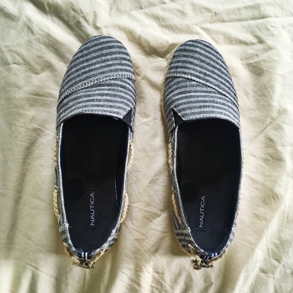 LIKE NEW Nautical espadrille style slide ons