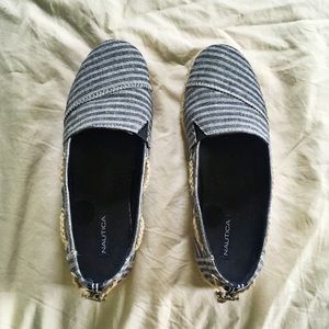 LIKE NEW Nautical espadrille style slide ons