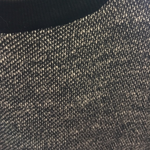 Baggy shirt/sweater, can be worn off the shoulder - Picture 2 of 2