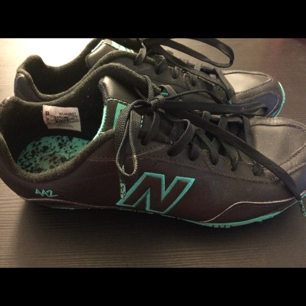 New Balance 442 - Black and Teal