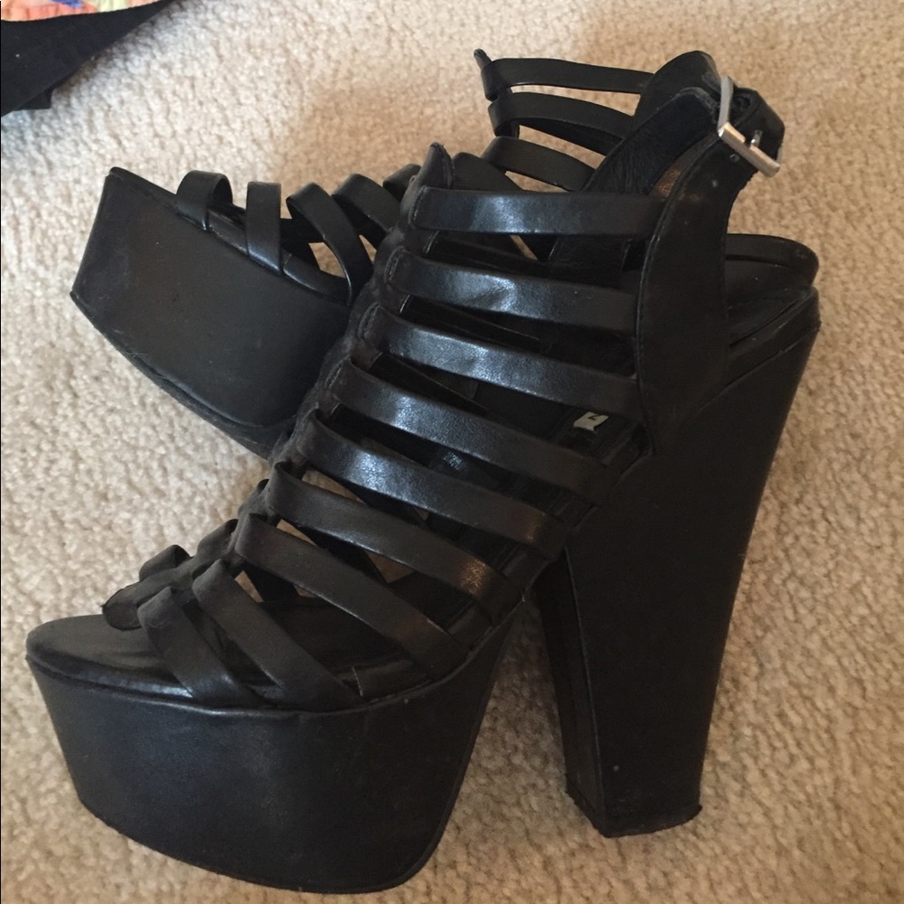 Steve Madden black wedge