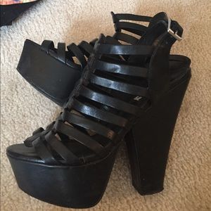 Steve Madden black wedge