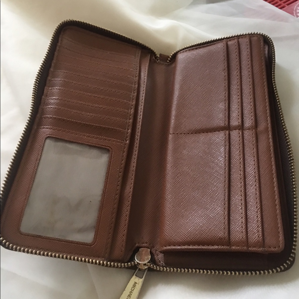 Authentic MK Wallet - Picture 2 of 3