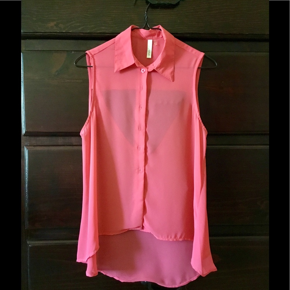 Sleeveless button up blouse