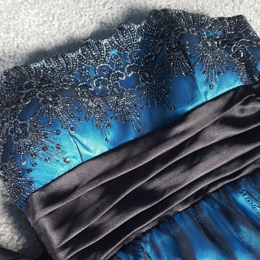 Blue Sleeveless Formal Homecoming Dress