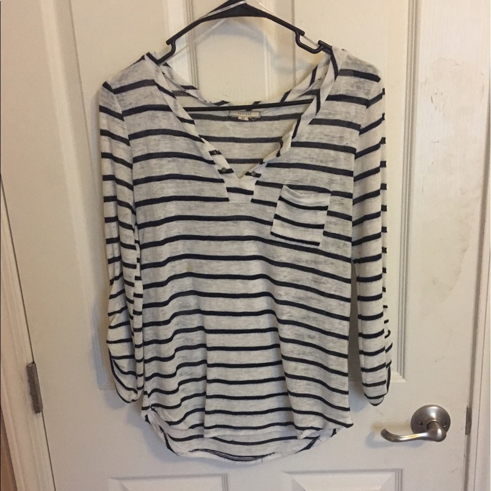 3/4 length sleeve blue and white striped shirt