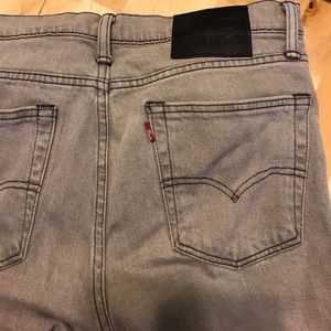 Men's W31 L32 Grey Levi Jeans with black stitching