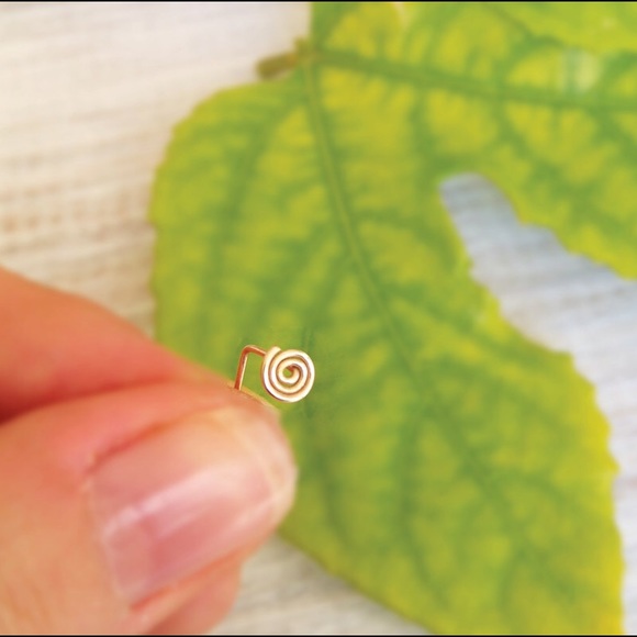 Boho nose stud - spiral shaped - Picture 3 of 8