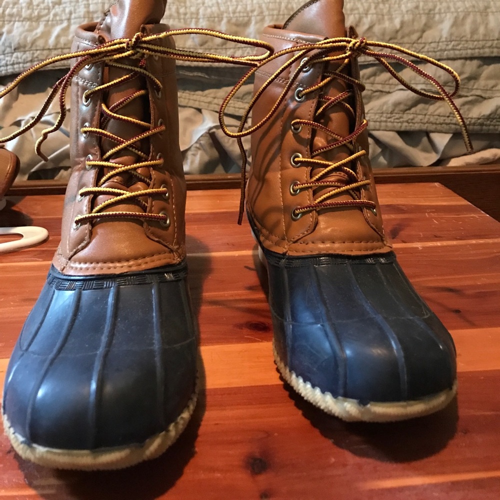 Rue 21 Sperry like rain boots