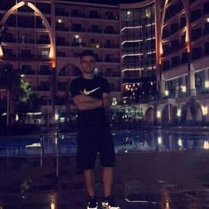 Meet your Posher, Gzim