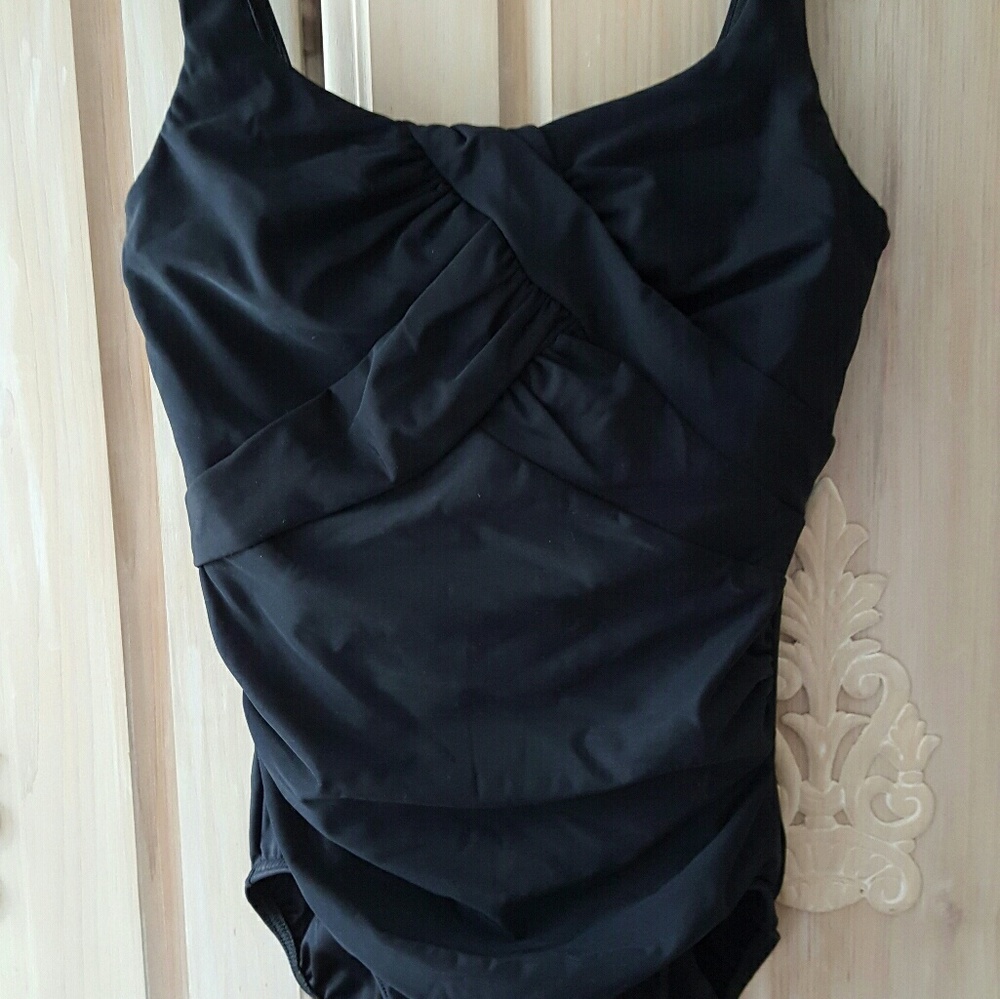 Bathing suit. One piece.