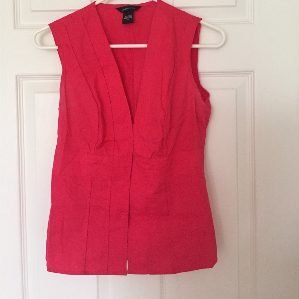 Pink sleeveless Moda blouse