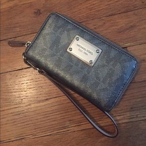 Michael Kors Tech Wristlet/Wallet